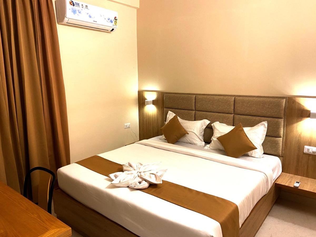 Tag Hotels Irugur ภายนอก รูปภาพ